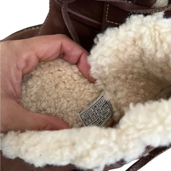 UGG Nubuk Cove Sherpa Suede Leather Brown Short Boots