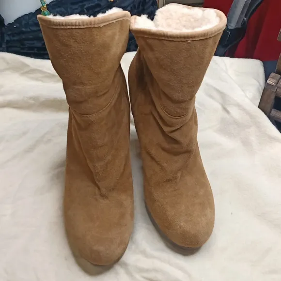 UGG platform Heels Boots Suede Sheep skin size 6