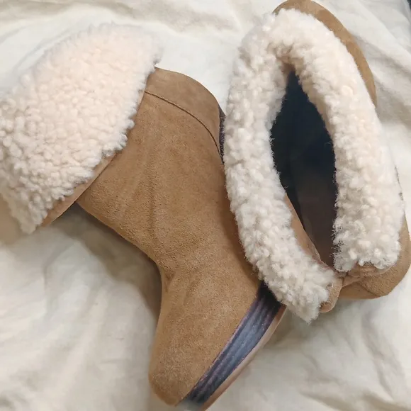 UGG platform Heels Boots Suede Sheep skin size 6