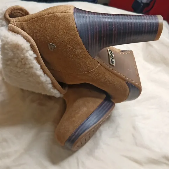 UGG platform Heels Boots Suede Sheep skin size 6