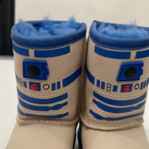 UGG STAR WARS CLASSIC II R2-D2 DROIDS BLUE BOOTS KIDS 1-3 Years SIZE 6