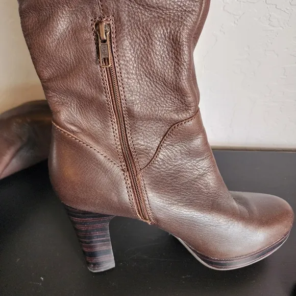 UGG Tall Brown Leather Fur Heeled Boots Size 7.5M