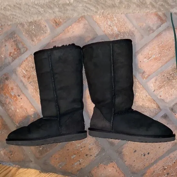 UGG tall classic black boots size 6 suede leather fur lining