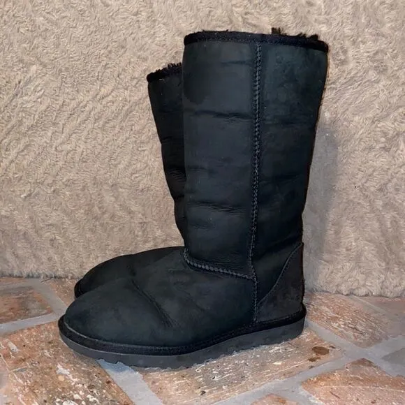 UGG tall classic black boots size 6 suede leather fur lining