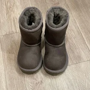 UGG Toddler Boots Size 7 Suede Shearling Classic II Gray