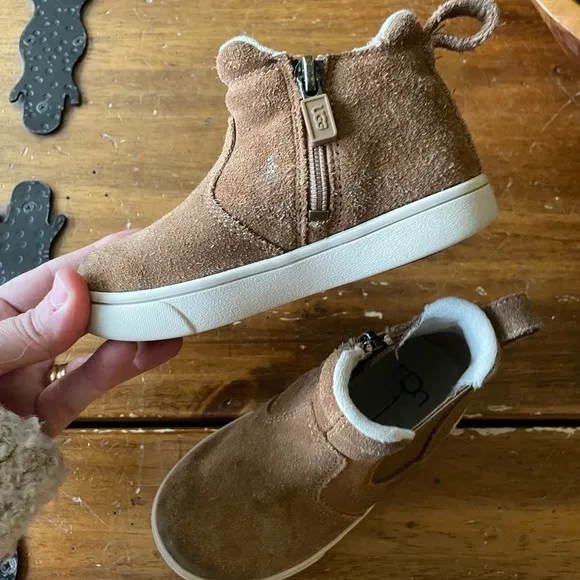 Ugg Toddler T Hamden II Trainer Ankle Boot Sz 8 Eu 25