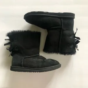 UGG two Bailey bow black ankle shearling lined slip on boots size 6