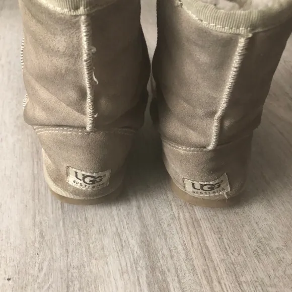 UGG WOMEN CLASSIC BOOTS SIZE 7-8