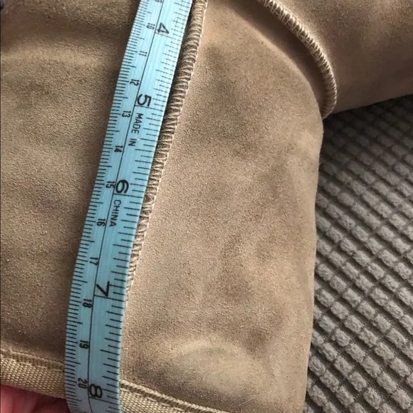 UGG WOMEN CLASSIC BOOTS SIZE 7-8