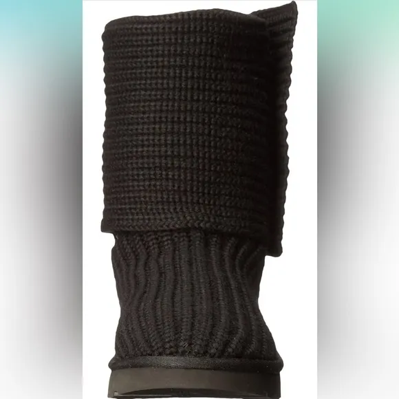 UGG Women’s Classic Cardy Size 5