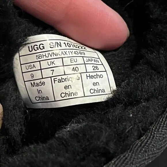 UGG Women's Classic Mini II Boots Size 9 Black 1016222 Sheepskin Ankle Slip On