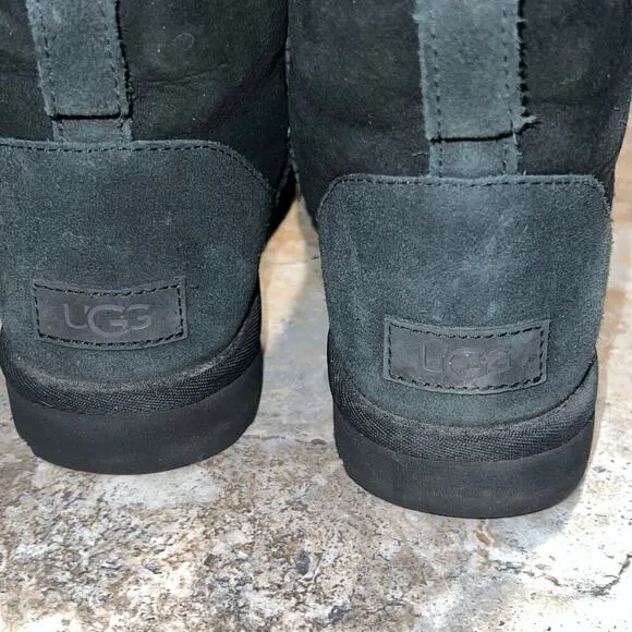 UGG Women's Classic Mini II Boots Size 9 Black 1016222 Sheepskin Ankle Slip On