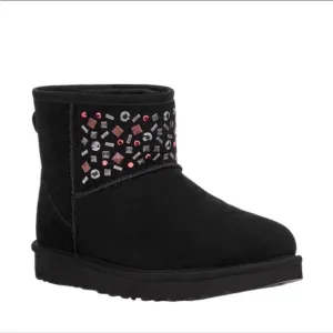 UGG Womens Classic Mini Studs‎ ll Boots 6