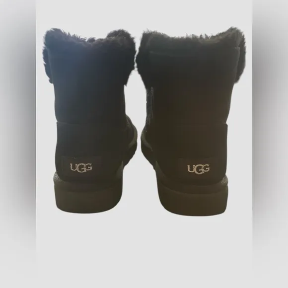 Ugg Women's Classic Ugg Gem Mini black Size US 6
