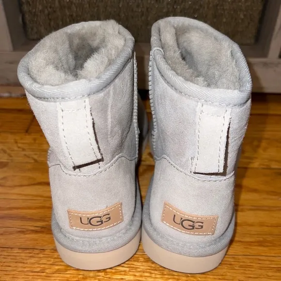 UGG Women’s Light Gray Classic Mini II Boots Size 7 NEW