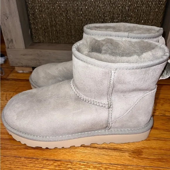 UGG Women’s Light Gray Classic Mini II Boots Size 7 NEW