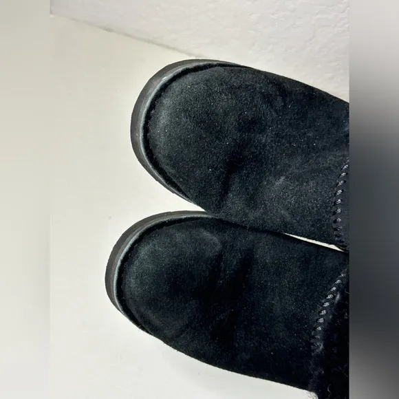 UGG Women's Mckay Ankle Boots Black Sheepskin Suede Fur Lined Size 8