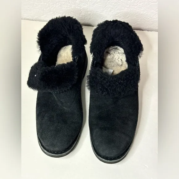 UGG Women's Mckay Ankle Boots Black Sheepskin Suede Fur Lined Size 8