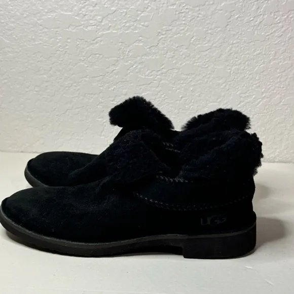 UGG Women's Mckay Ankle Boots Black Sheepskin Suede Fur Lined Size 8