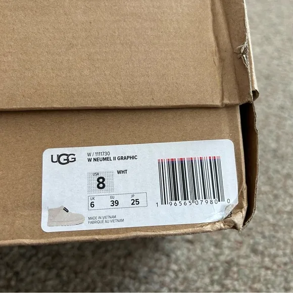 UGG Women's Neumel II Graphic Chukka Boots White Size 8