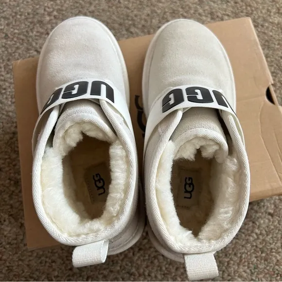 UGG Women's Neumel II Graphic Chukka Boots White Size 8