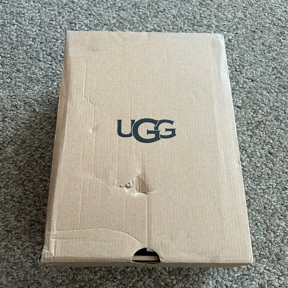 UGG Women's Neumel II Graphic Chukka Boots White Size 8