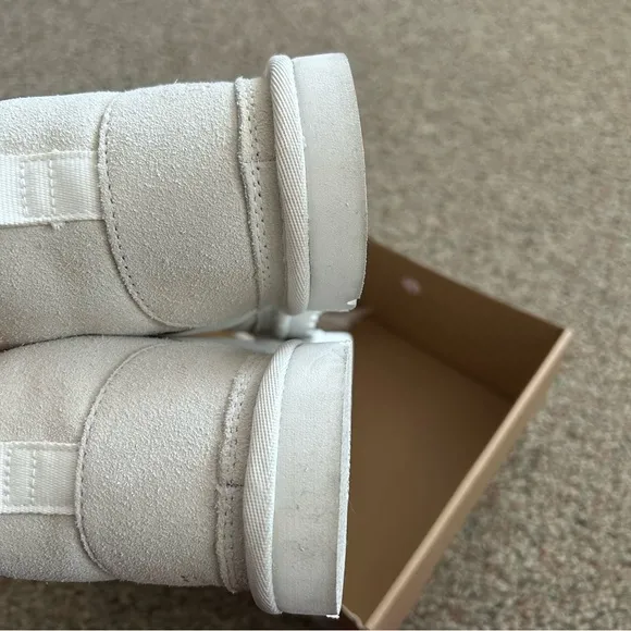 UGG Women's Neumel II Graphic Chukka Boots White Size 8