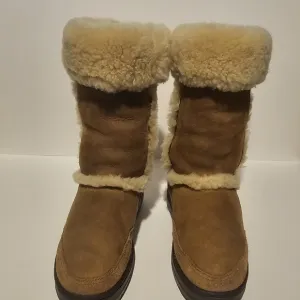 UGG Women's Size 7 Sundance II Chestnut Tall Boots