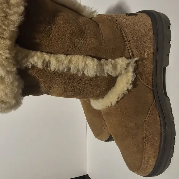 UGG Women's Size 7 Sundance II Chestnut Tall Boots