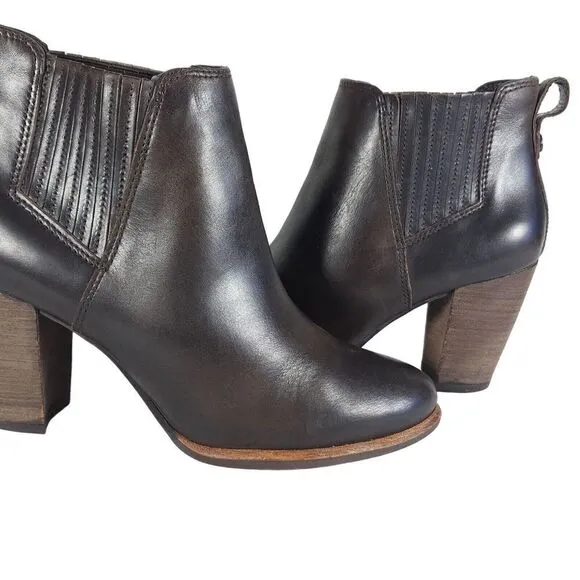 UGG Women's Poppy US 7 Brown Leather Heeled Pull on Chelsea Booties Boots