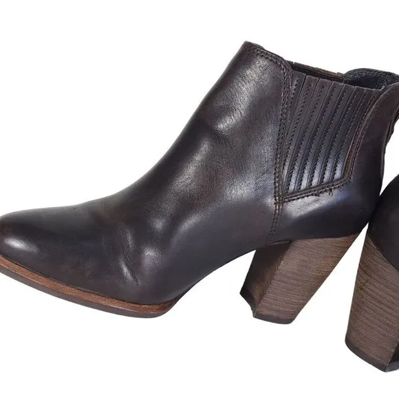 UGG Women's Poppy US 7 Brown Leather Heeled Pull on Chelsea Booties Boots