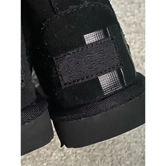 UGG Youth Classic Mini Scatter Graphic Boots Size 9