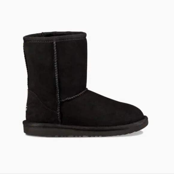 UGG Kids Classic II Boots black size 5 (Youth)