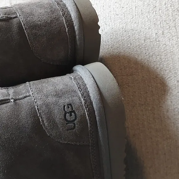 Uggs Neumel 11 Chukka Kids gray boots Sz 1