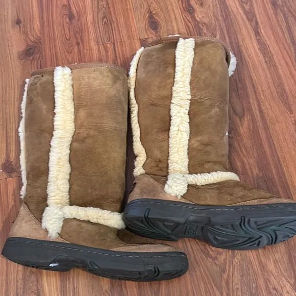 UGG's sundance boots size 7 tan  suede shearling