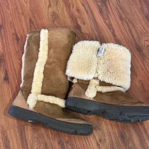 UGG's sundance boots size 7 tan  suede shearling