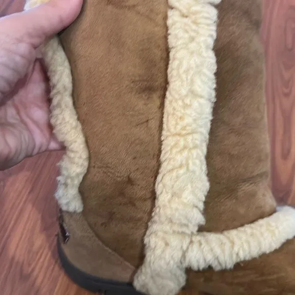 UGG's sundance boots size 7 tan  suede shearling