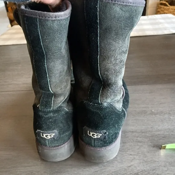 UgGS Women's Black Suede Boots size 11 good condition