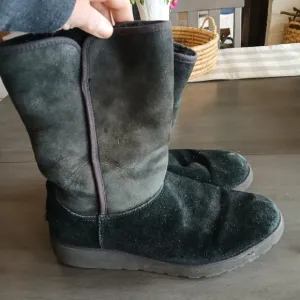UgGS Women's Black Suede Boots size 11 good condition
