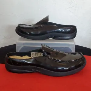 UGG Slip on Black Patent Leather Loafers with Sherpa Lining Size 9