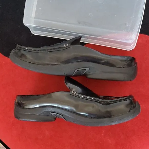 UGG Slip on Black Patent Leather Loafers with Sherpa Lining Size 9