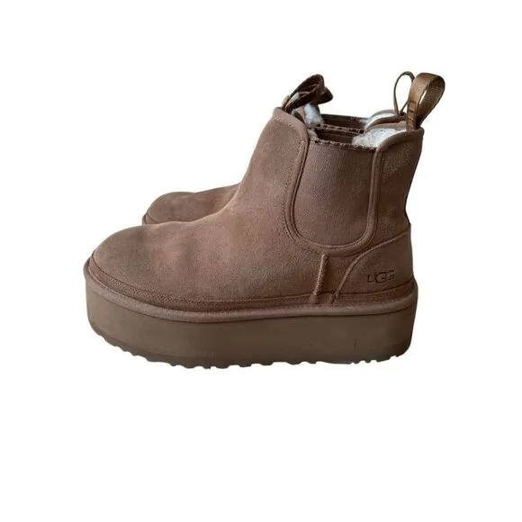Ugg Womens Boots Neumel size 9 Platform Tan Chelsea Slip-On Ankle Chelsea Suede