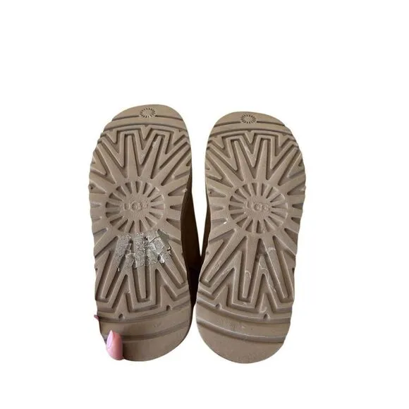 Ugg Womens Boots Neumel size 9 Platform Tan Chelsea Slip-On Ankle Chelsea Suede