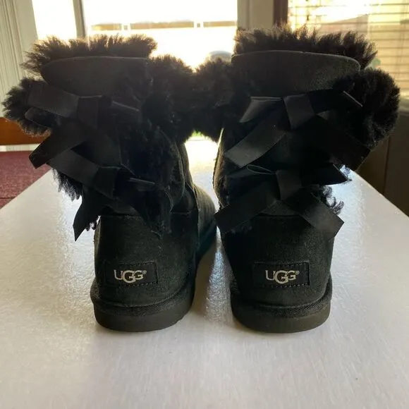 UGG Women’s Suede Leather Boots Size 6