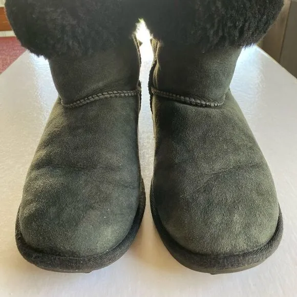 UGG Women’s Suede Leather Boots Size 6