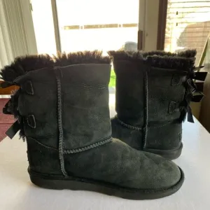 UGG Women’s Suede Leather Boots Size 6