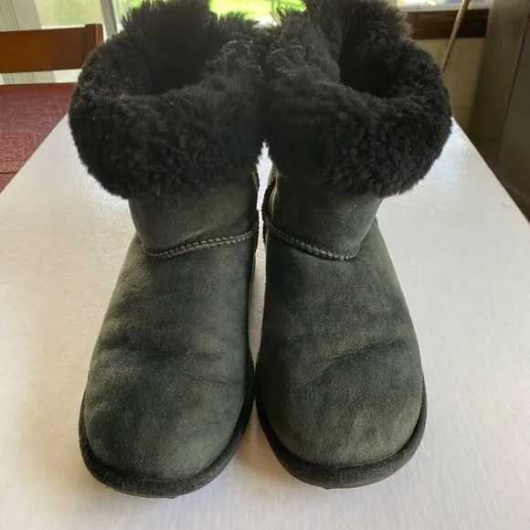 UGG Women’s Suede Leather Boots Size 6
