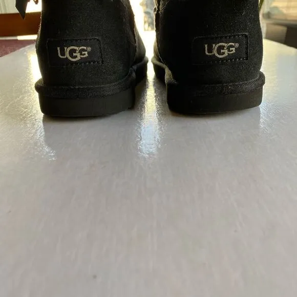 UGG Women’s Suede Leather Boots Size 6