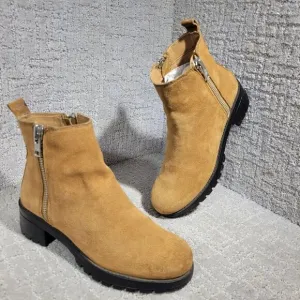 Urban Outfitter Lavorazione Artigiana Women's Size 8 Brown Suede Chelsea Boots