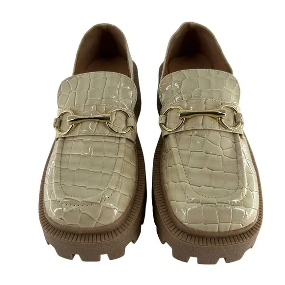 Urban Outfitters Loafers Womens 7 Cream Faux Patent Leather Chunky Platform NEW